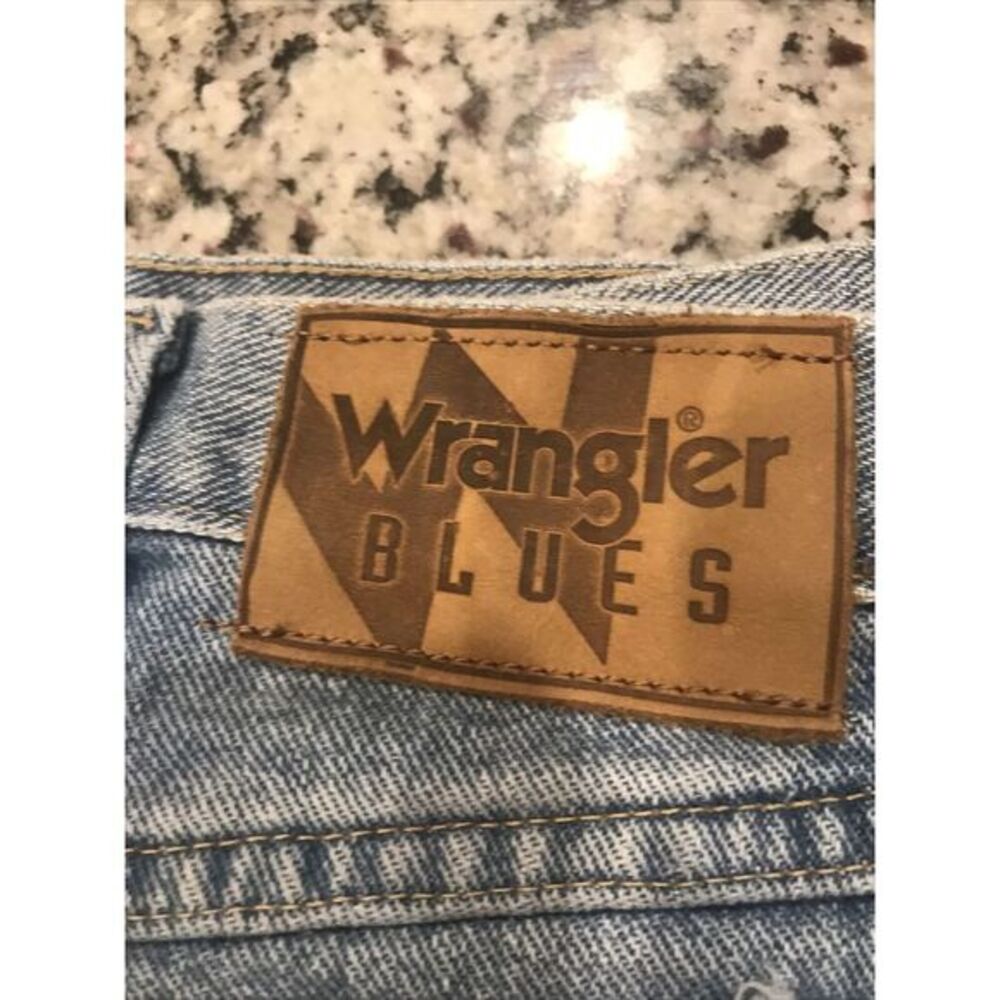 New Wrangler Blues Mens 38X30 Blue Straight Leg Relaxed Fit Cotton Light Wash - Picture 4 of 10